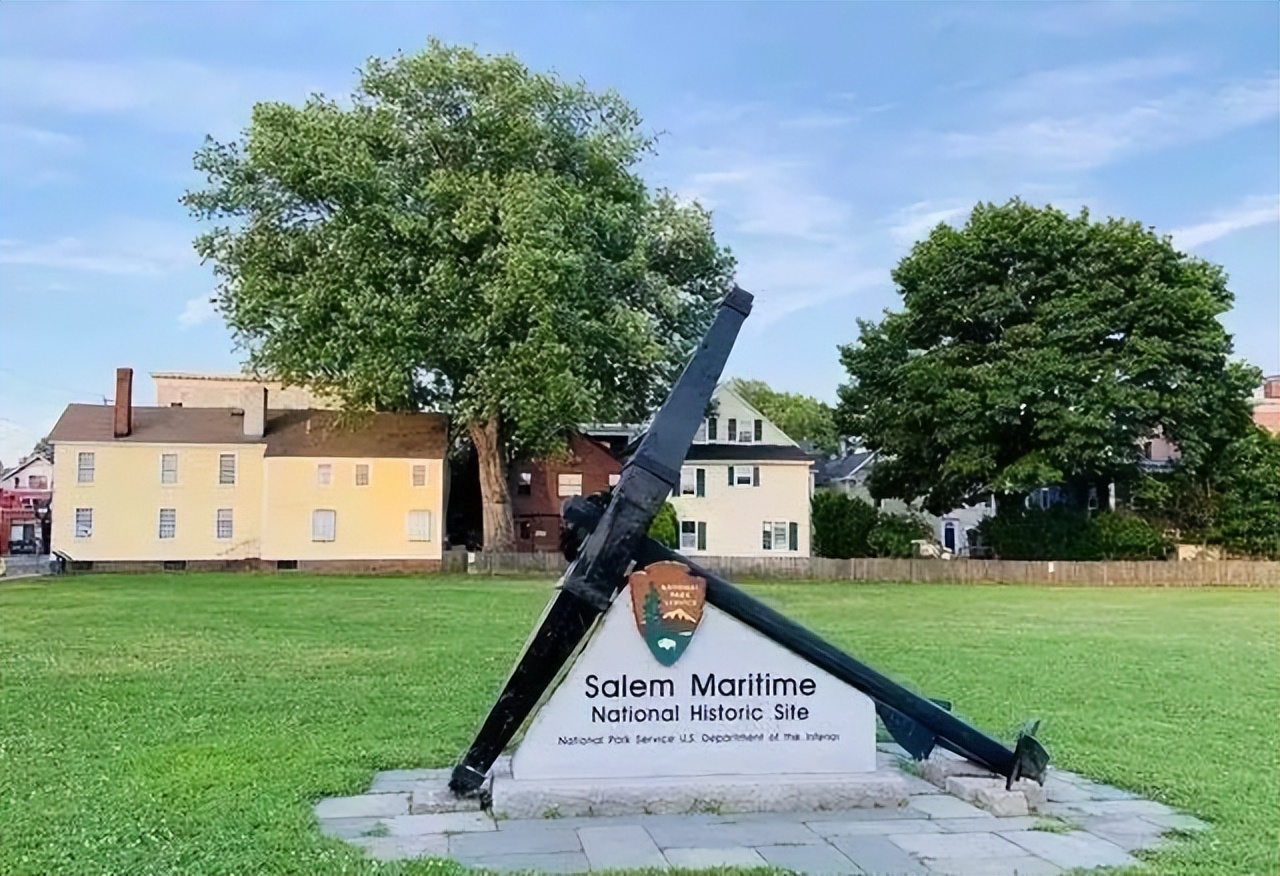 从巫镇到圣镇，一个女巫审判故事缘何转为万圣节狂欢之都