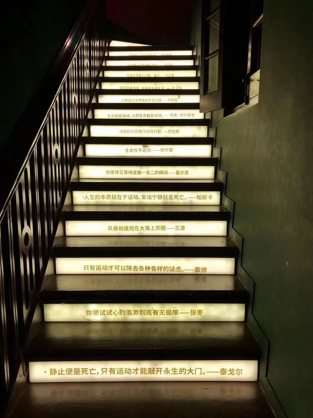 灏忓竷鎽勫奖鍥㈤槦,灏忓竷鎽勫奖