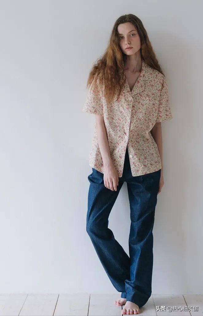 t恤加上立体感强的衬衫气场全开,女式短袖t恤衬衫