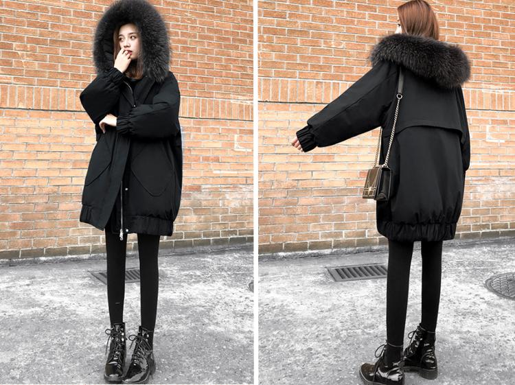 亮皮粉色羽绒服搭配什么裤子好看,亮皮白色羽绒服搭配什么裤子好看