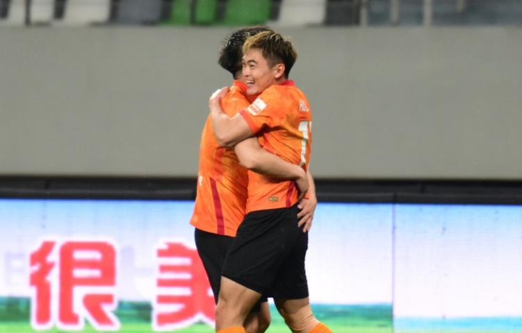 黄紫昌两次助攻队友破门,黄紫昌首秀进球视频