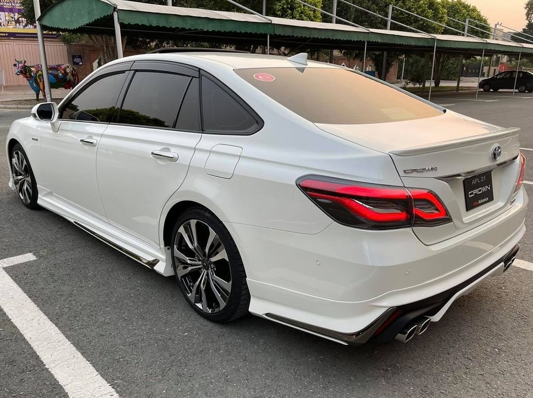 丰田皇冠历史文化,丰田皇冠一代经典