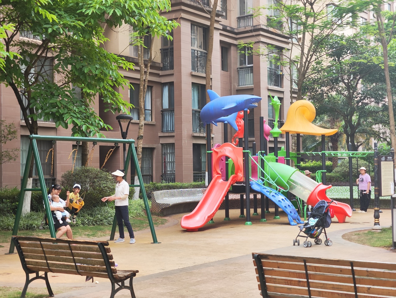 物业夯实党建基础提升服务水平,社区党建引领物业提升服务水平