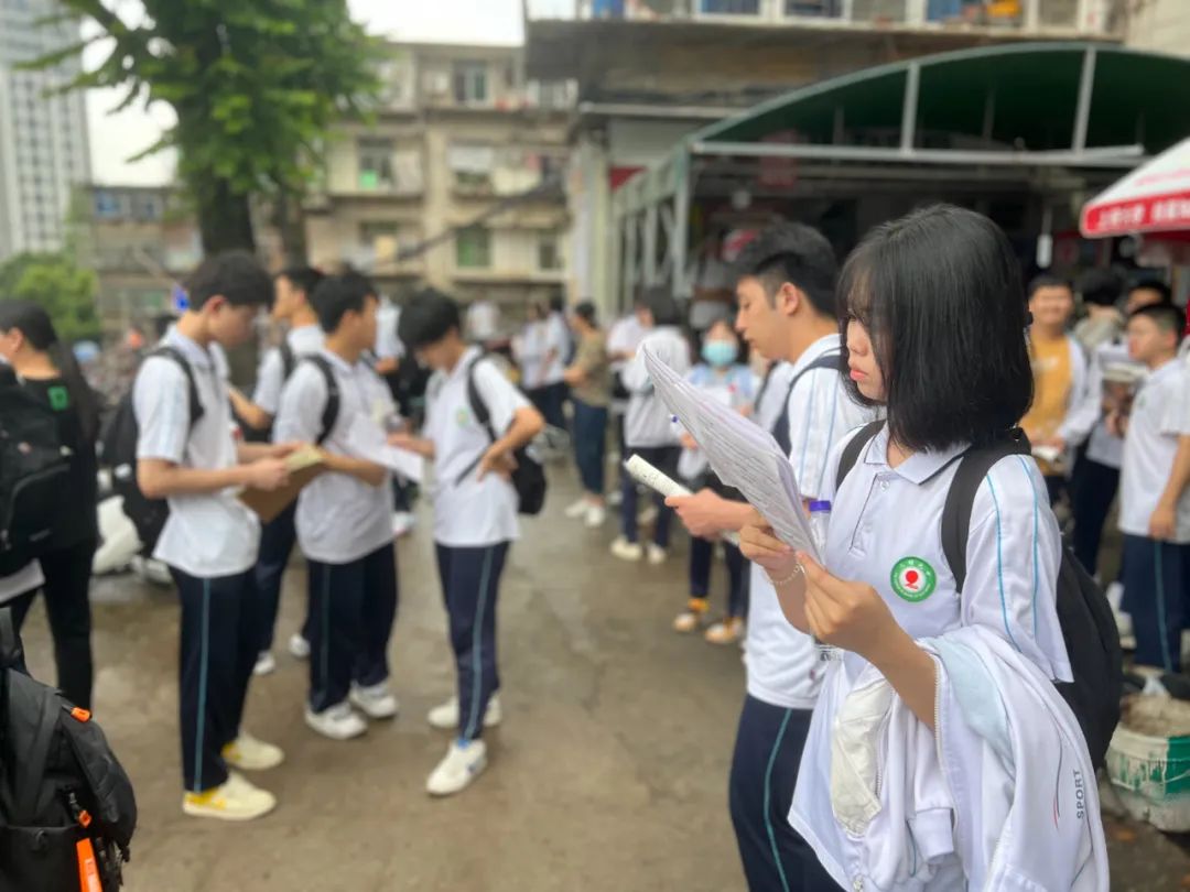 加油吧青年直击高考现场,加油吧少年2020高考直击