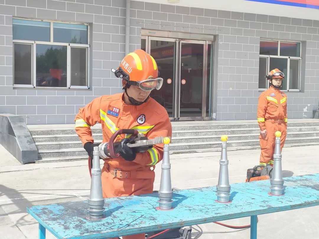 【垣曲县滨都幼儿园】滨都萌娃走进*防队消**致敬最美“火焰蓝”