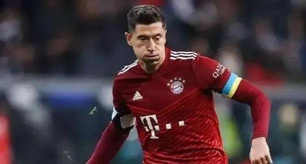 足球江湖之莱不群传：晋级不易，双标加戏，若要成功，必先自宫