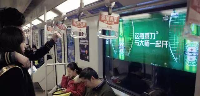 地铁隧道广告为什么是动态的,地铁隧道里面的广告是怎么弄的