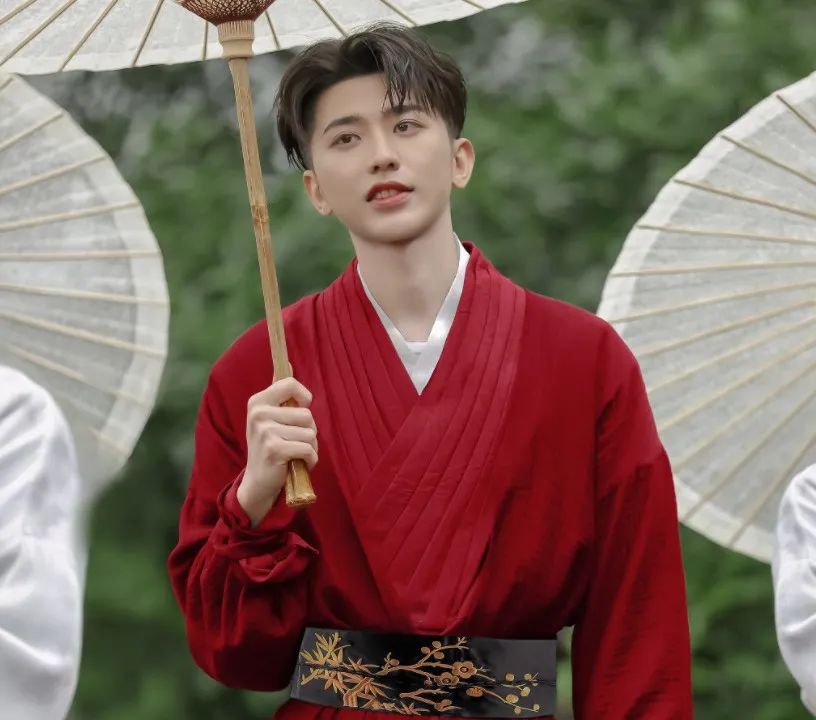 潘粤明深夜发言,潘粤明发文催人泪下