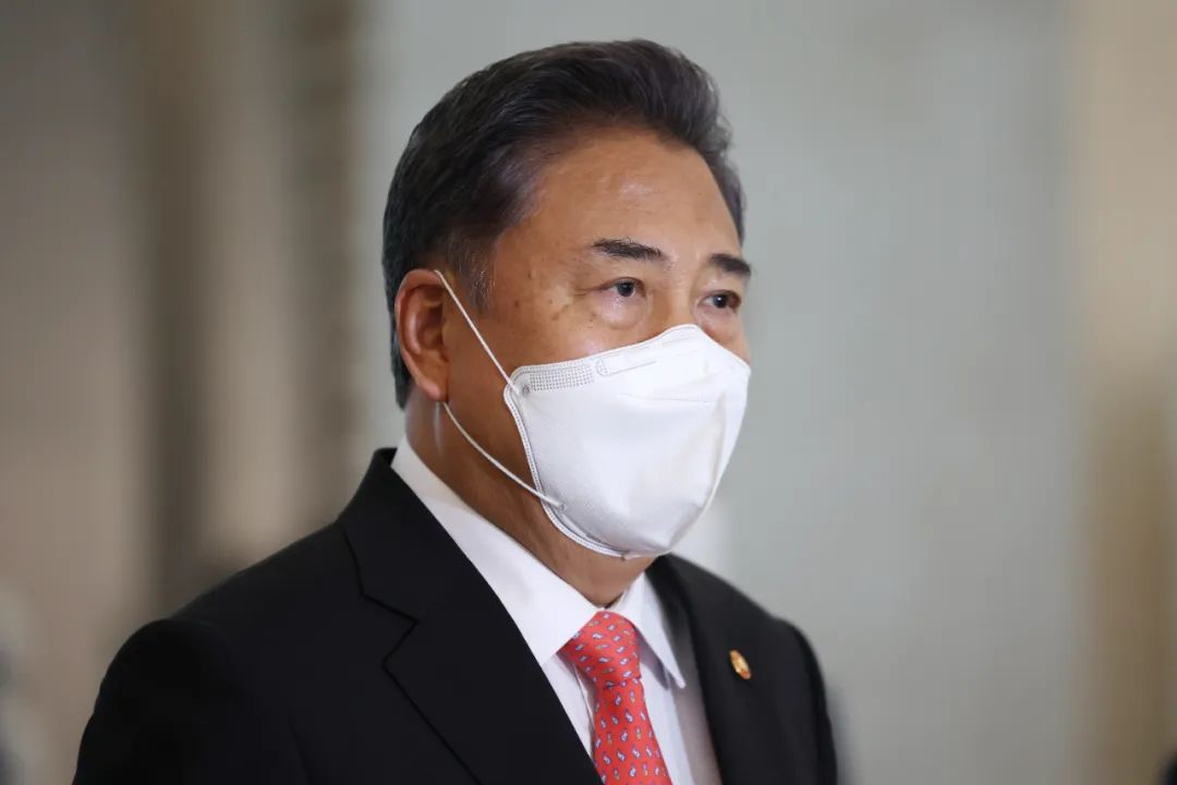 朝鲜刚举办抗美*会集**，一架专机直飞北京，中方指出战争70年后难题