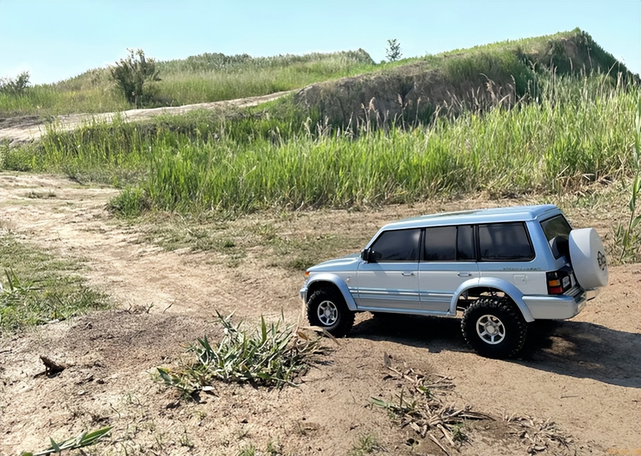 三菱帕杰罗和帕杰罗劲畅区别,三菱帕杰罗劲畅和日产途达哪个好