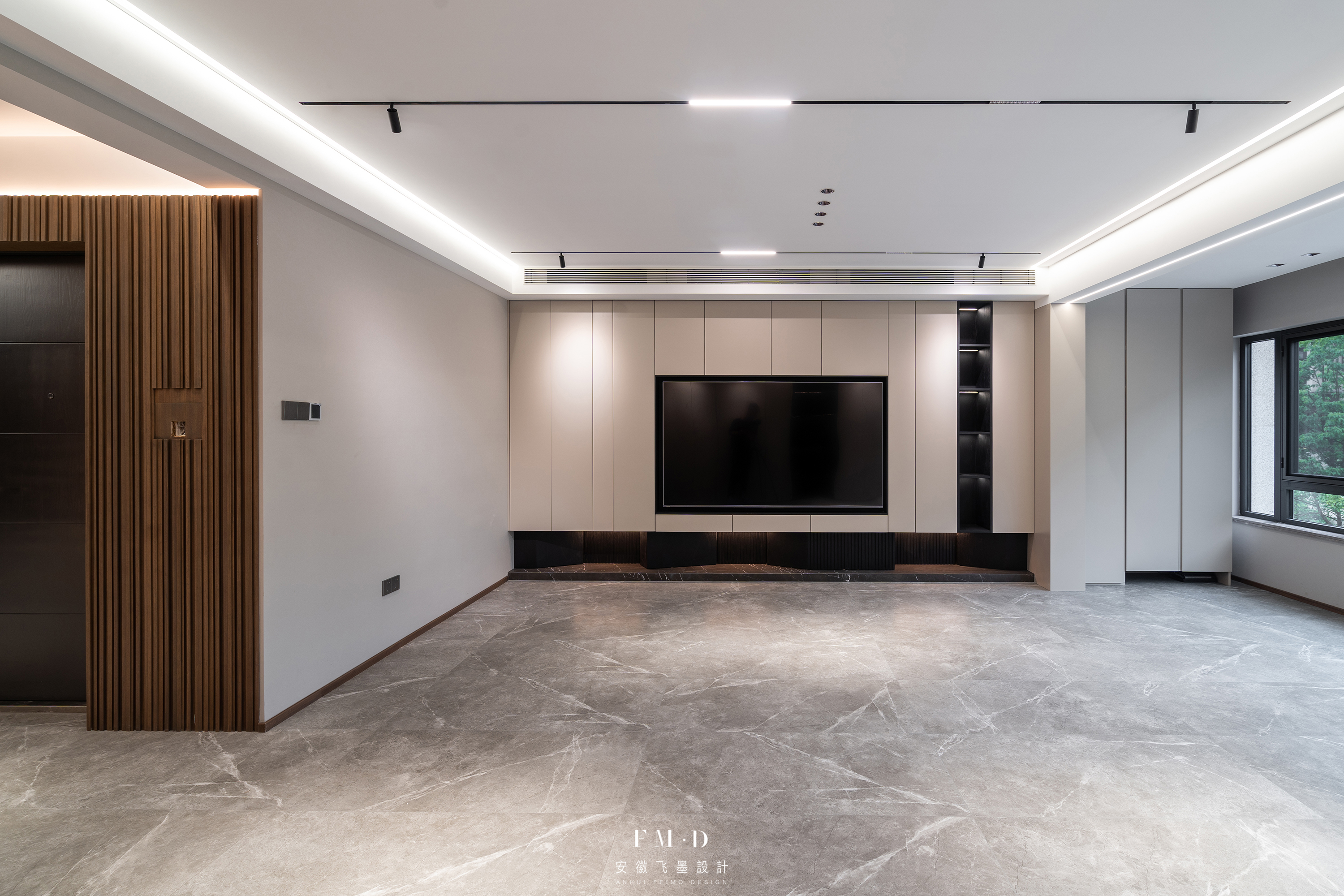 日子过久了，真心觉得：那些把电视墙做满柜的业主，太有远见了