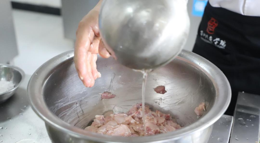 重庆江湖菜璧山兔,重庆正宗来凤鱼和璧山兔怎么做