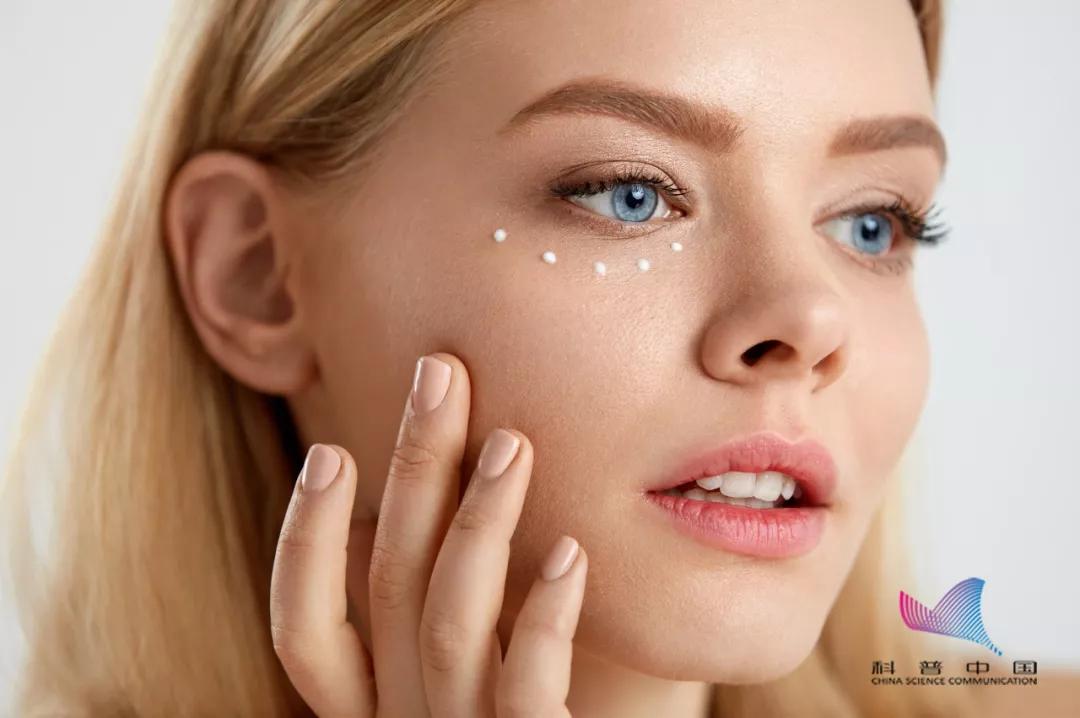 眼睛周围有小肉疙瘩会不会有危险,眼睛旁边长小肉疙瘩图片