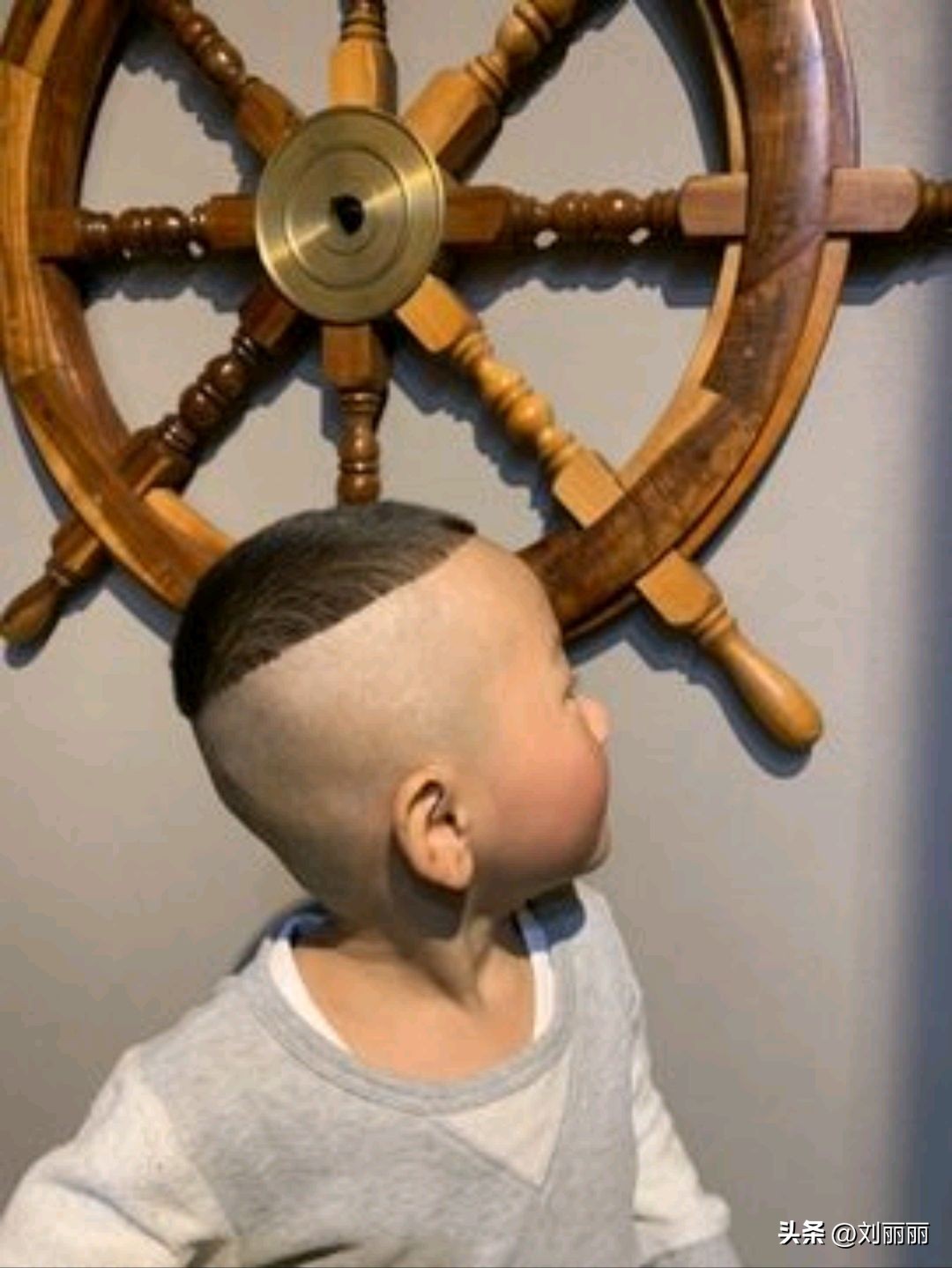 家庭理发帅气小男孩发型,小男孩帅气发型图片短发