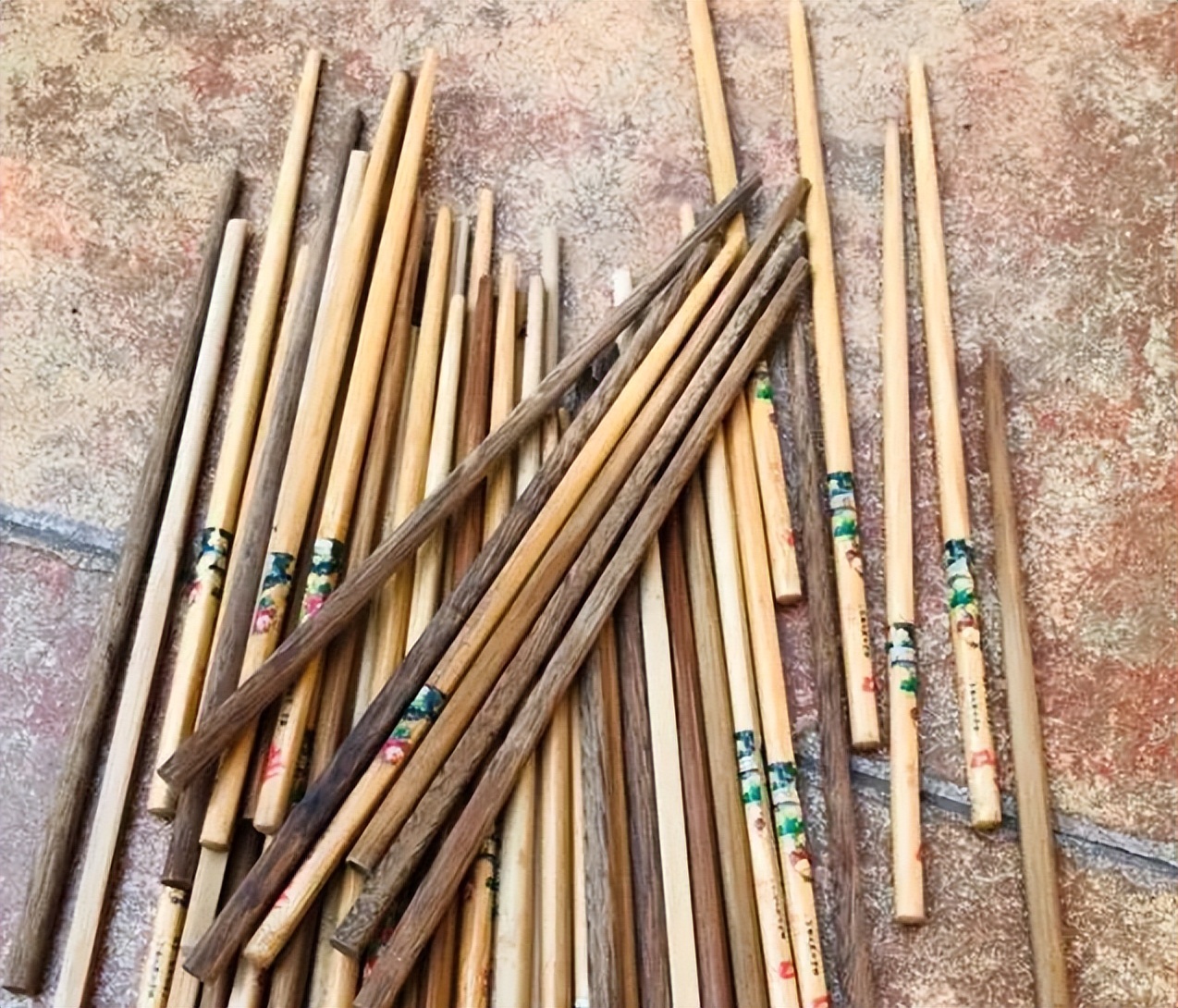 养花的技巧用花瓶,怎样在君子兰花盆里插根筷子