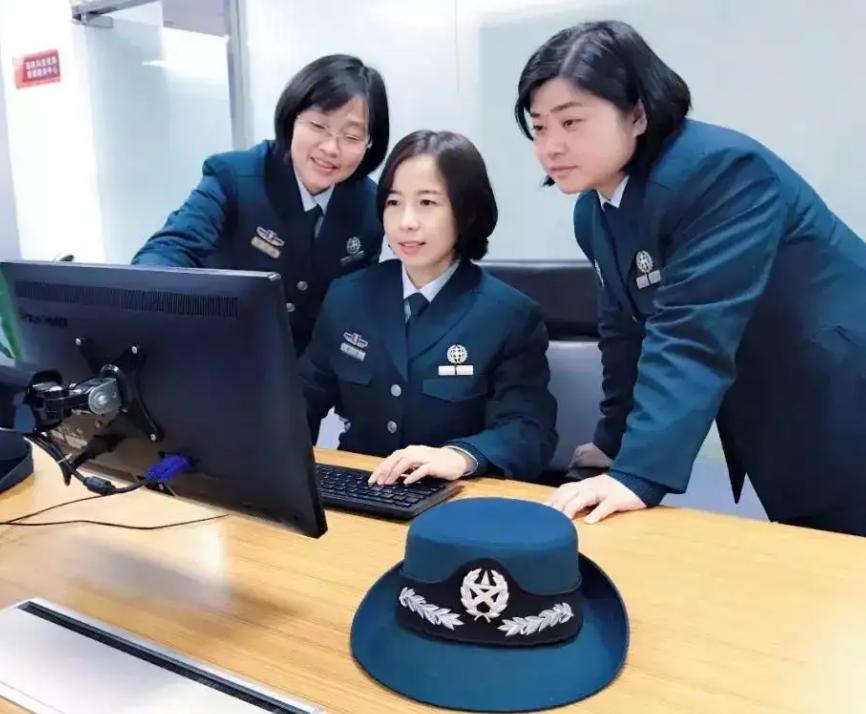 军队文职技术岗容易考吗,本科生考军队文职的待遇