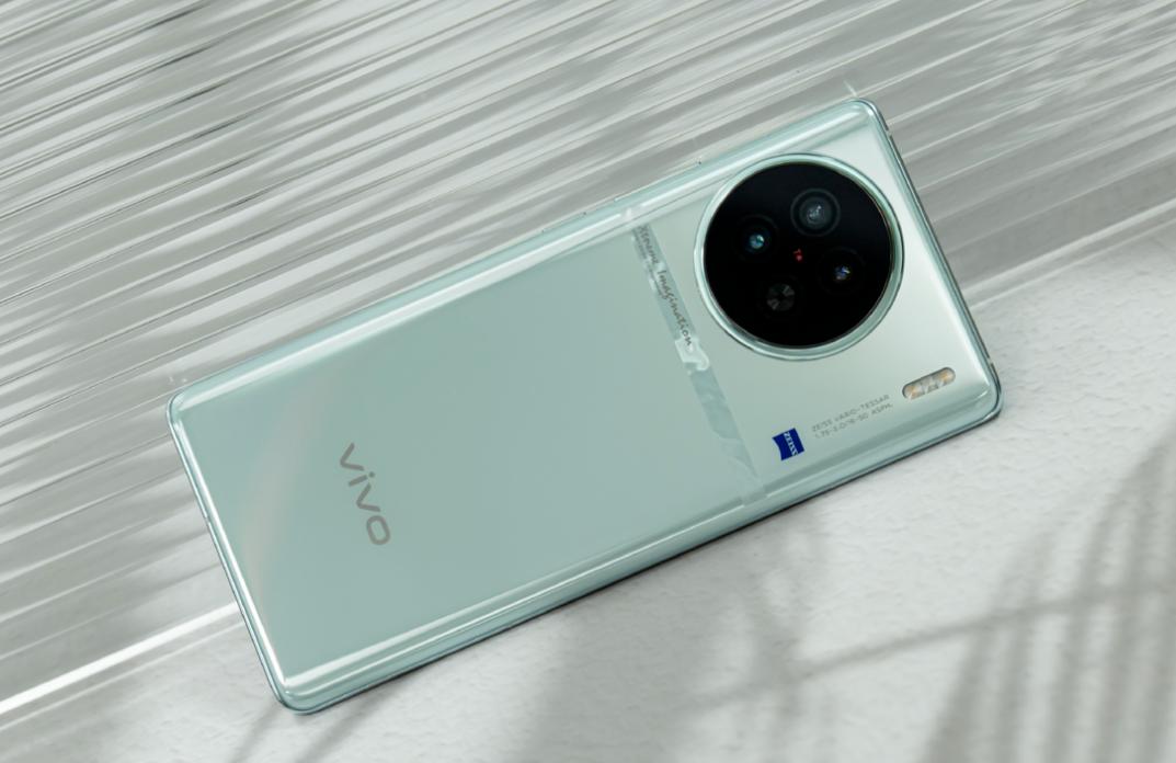 四千左右性价比超高的几款手机,四千元左右最值得入手的手机