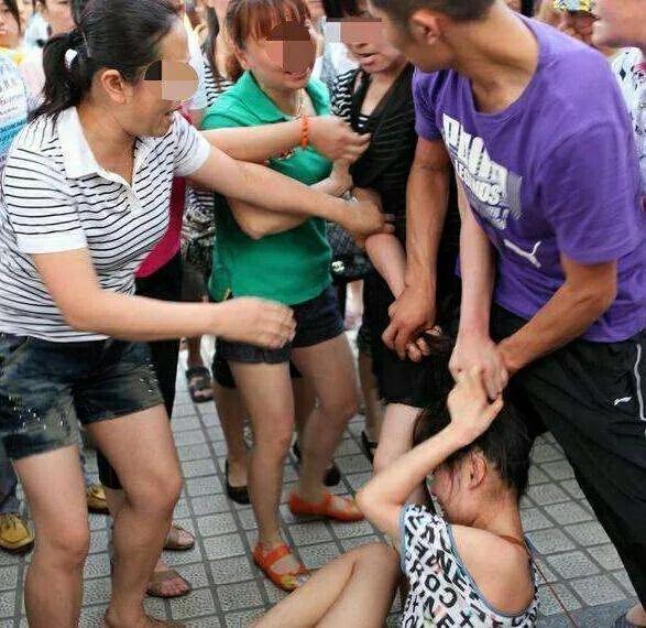 当小三被暴打,当小三被原配辱骂可以告她吗