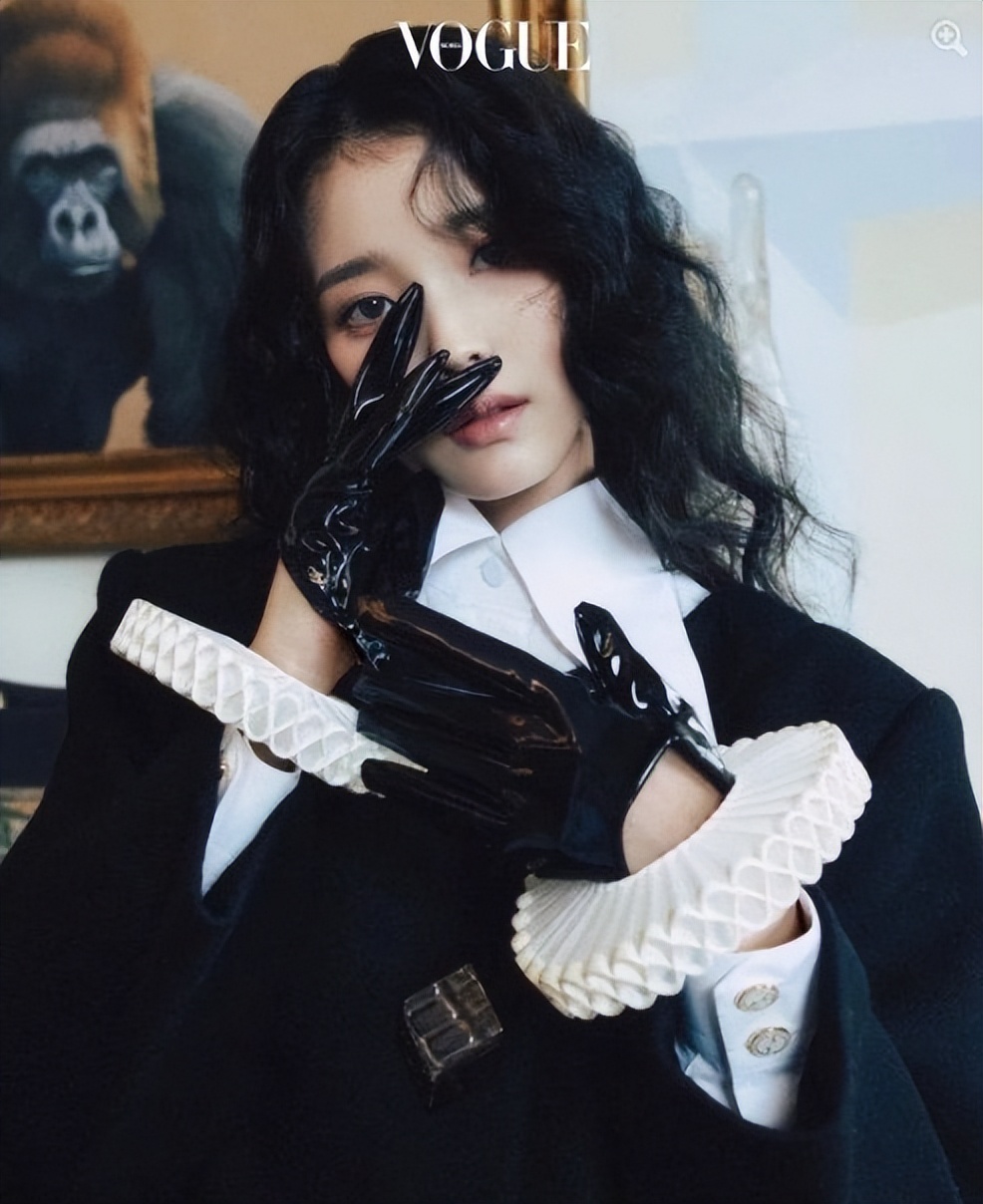 女神私下是小吃货！IU开箱GUCCI爱包随身物品太亲民