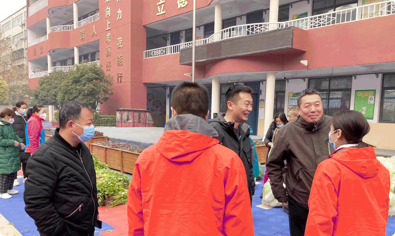 奉献爱心助力学子,奉献爱心全力助农