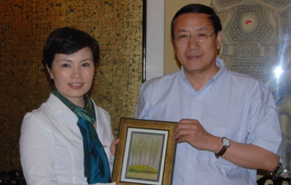 央视主播李瑞英儿子两次坠楼,央视主播李瑞英儿子坠楼后怎样了