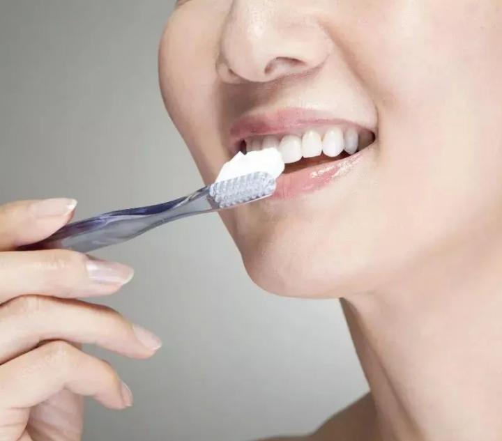 怎么快速缓解口腔溃疡的痛苦,嘴里长口腔溃疡怎么治好得快