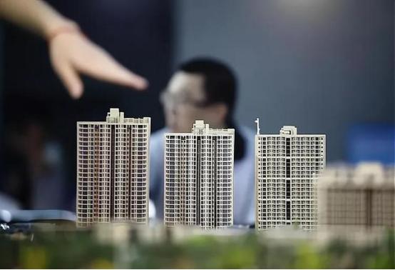 70年房产证到期后归谁,房产证70年产权到期后房子归谁