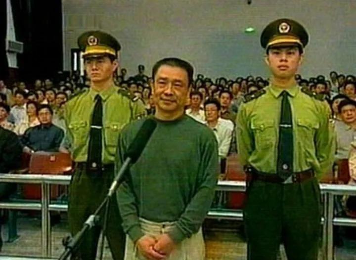 1999年，厦门海关关长杨前线涉*昌星赖***私走**案始末！