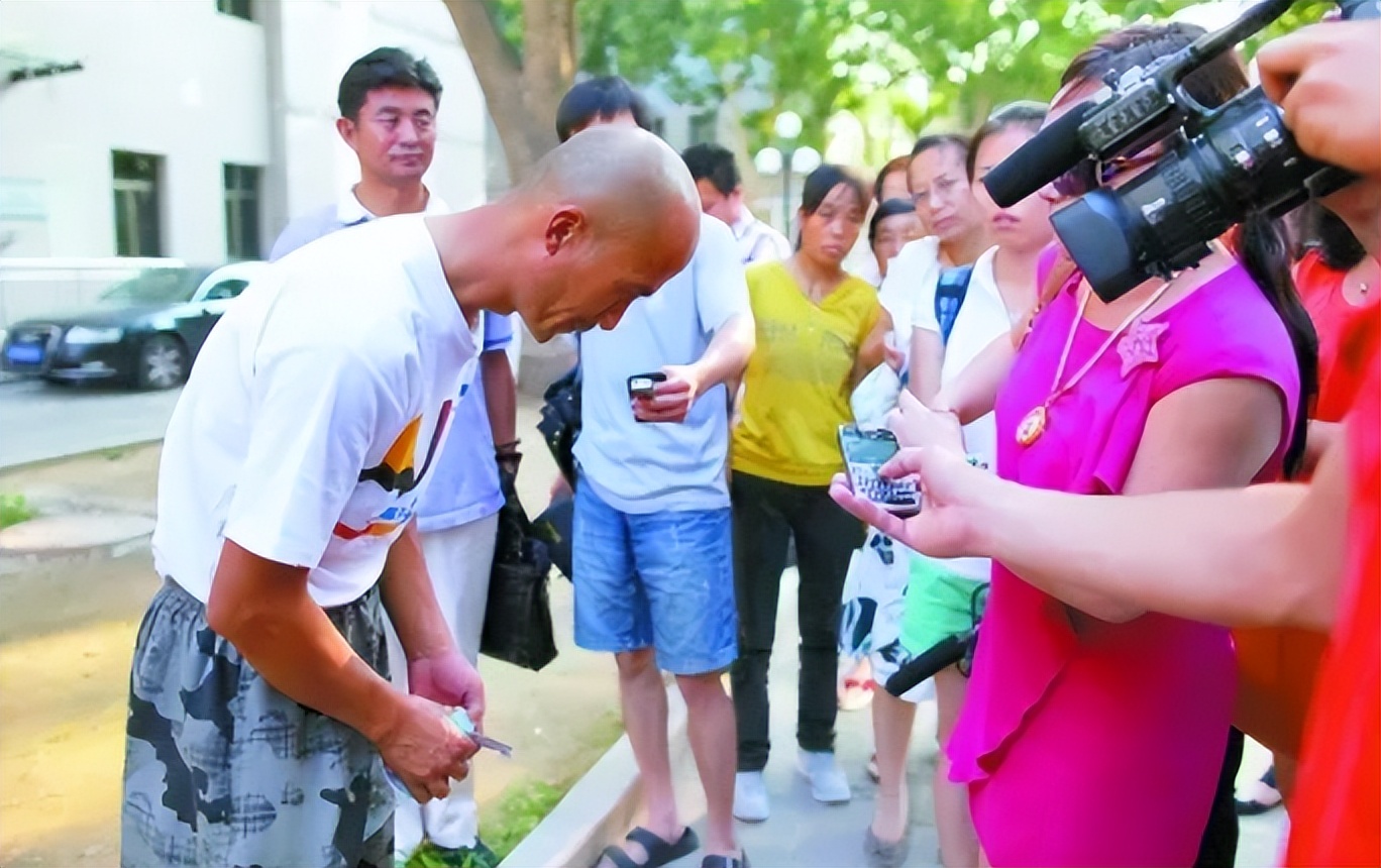 13岁男孩遭两名同学欺凌致死,山东一男孩遭多人霸凌