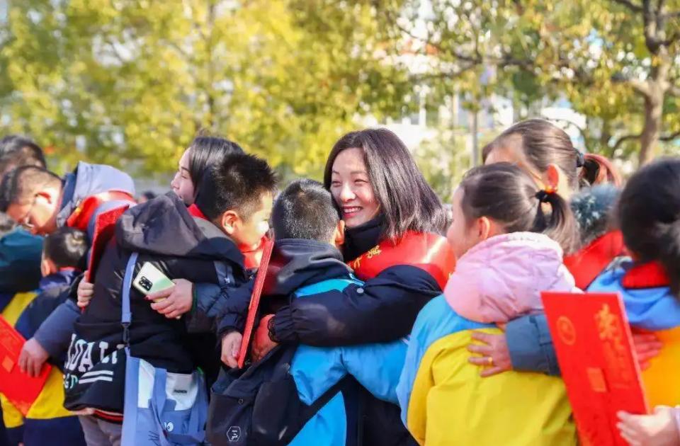 私立学校和公立学校哪个更厉害,公立的学校和私立的学校哪个更好