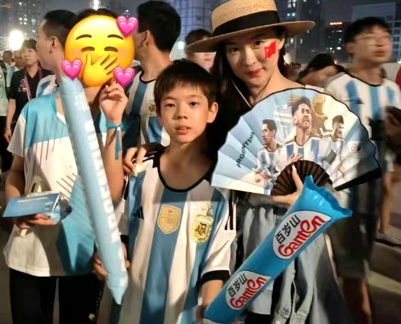 陈妍希看梅西比赛,陈妍希带娃看梅西比赛