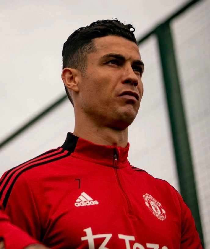 沙特联赛硬挖C罗，狂砸2.8亿欧元！年薪1.25亿，葡萄牙人狠心拒绝