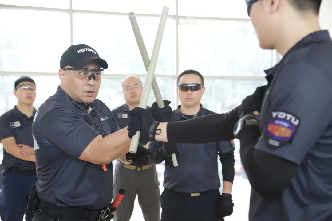 教官演示纳丽德机械棍,纳丽德教官版机械棍暴力测试