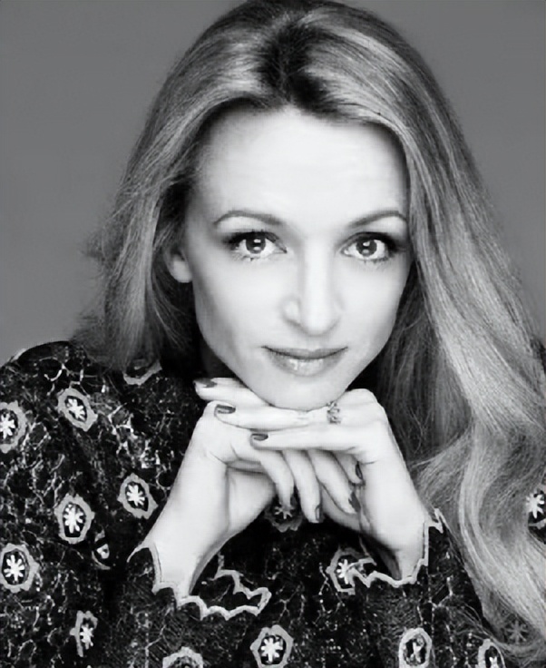 他靠全世界女人“吃饭”，2妻5子争千亿家产，比赌王家精彩多了！