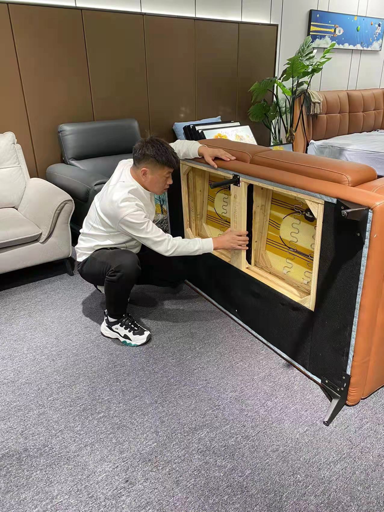 借助快手平台 传统家装批发商转型当主播 直播间2天售出超2000张“真皮床”