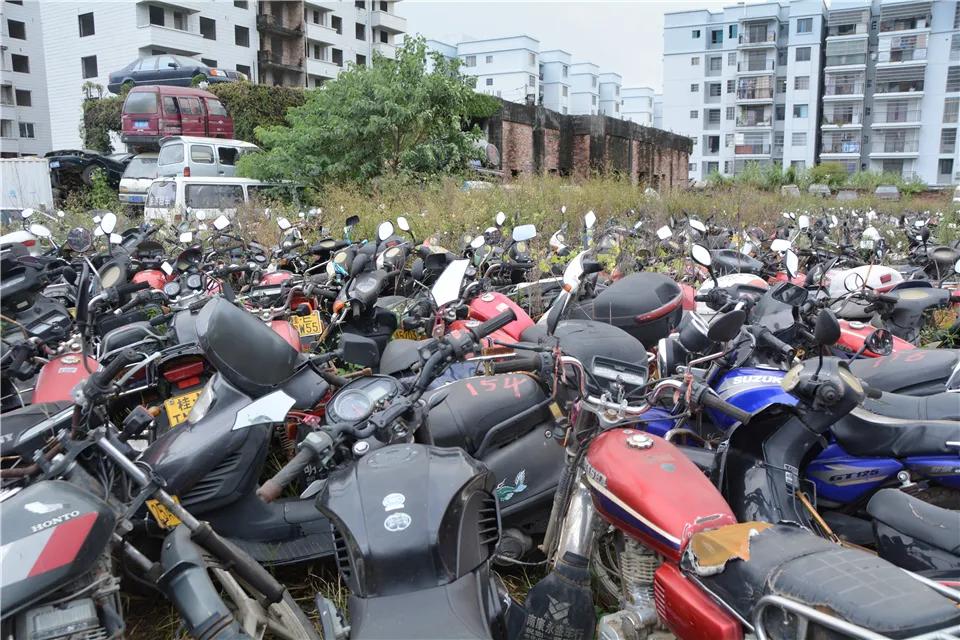 交警上门报废摩托车,上门收报废车车主不用去么