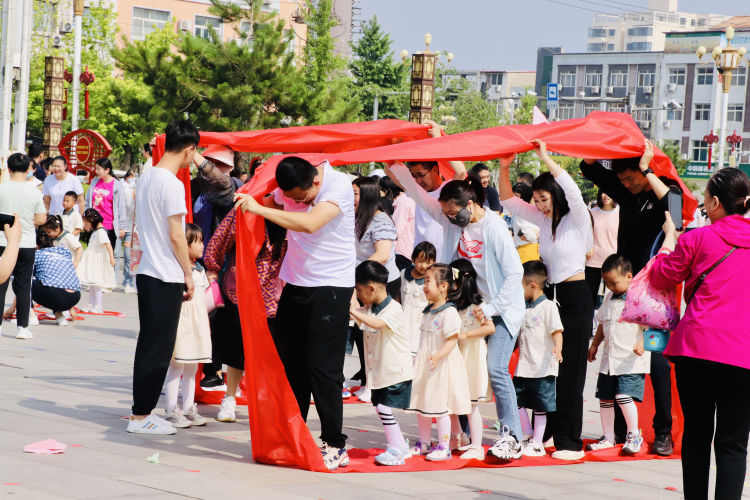 幼儿园亲子运动会主题大手牵小手,小手拉大手运动会