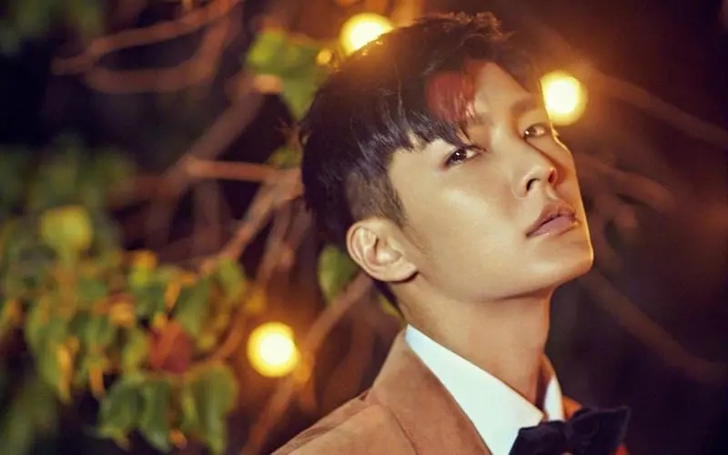 炎亚纶道歉，承认与未成年男子恋爱，称大尺度视频外流非自己的错