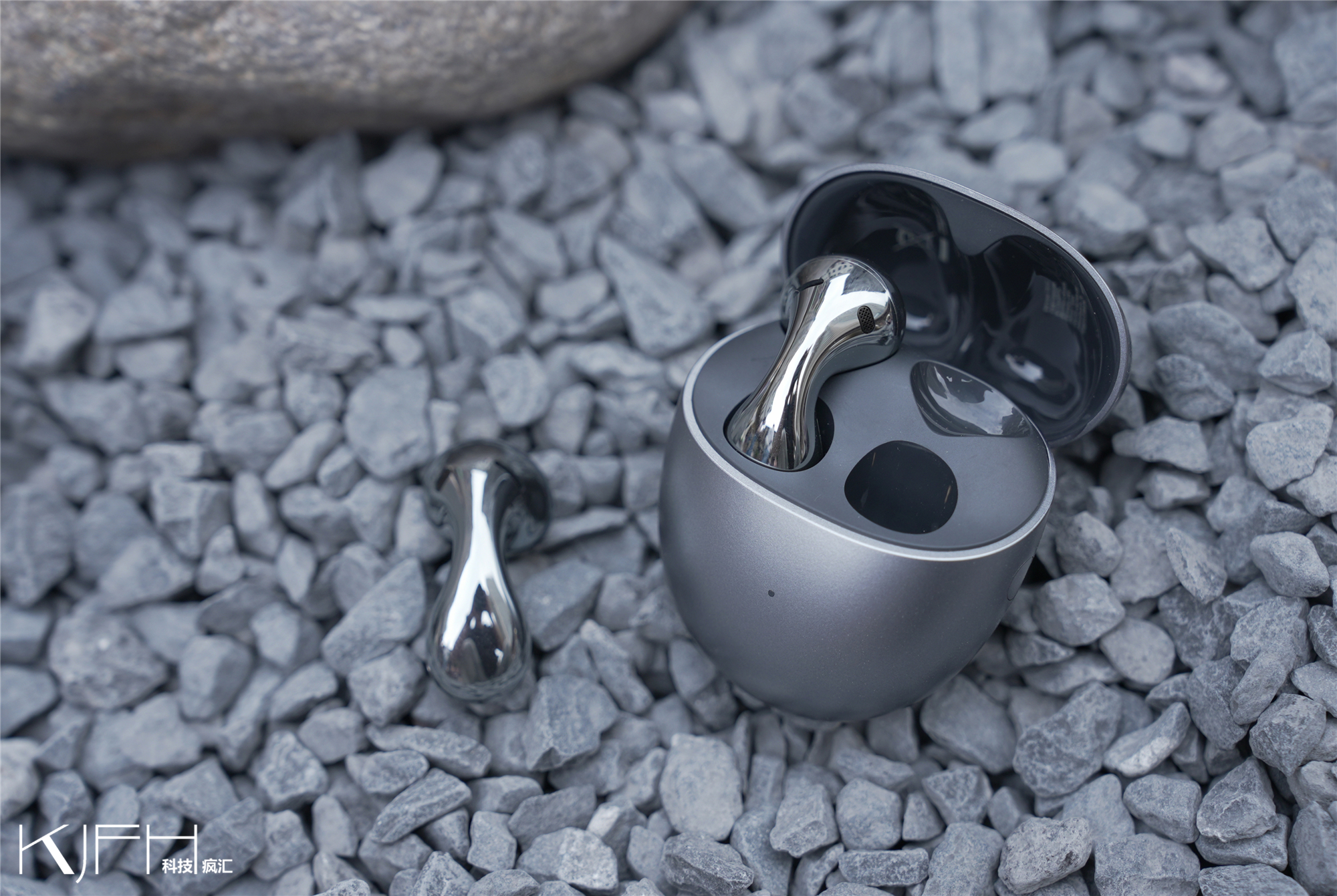 “水滴”耳机华为FreeBuds5评测，超高颜值下的音频体验新高度