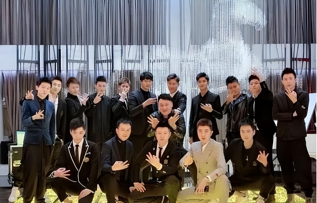 女富婆们淫乐的快乐窝,却只因一张照片,一夜之间不复存在