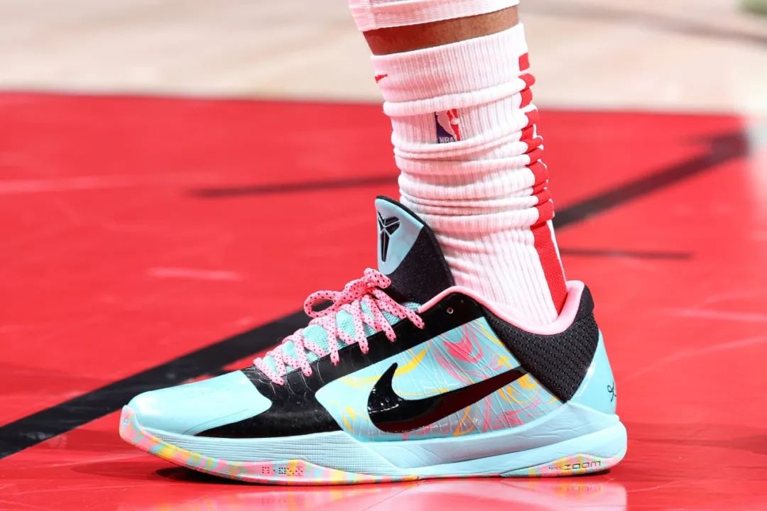 欧文和乔治球鞋,nikekobeivprotro男子篮球鞋