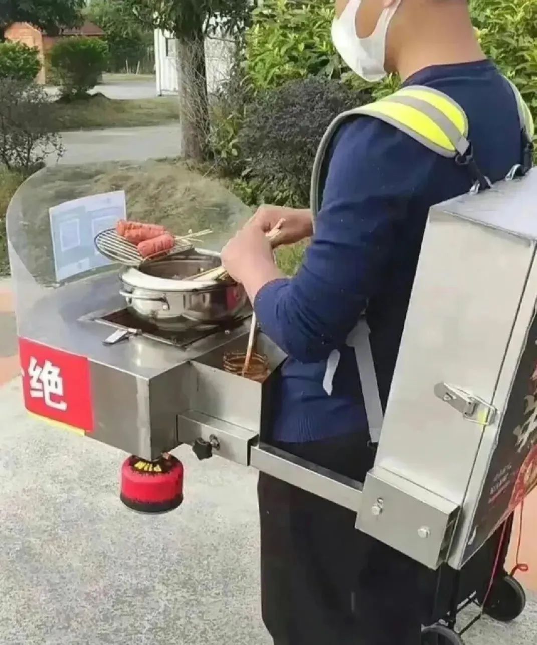 夫妻摆地摊月入90000,95后夫妻摆摊日收入9000多元