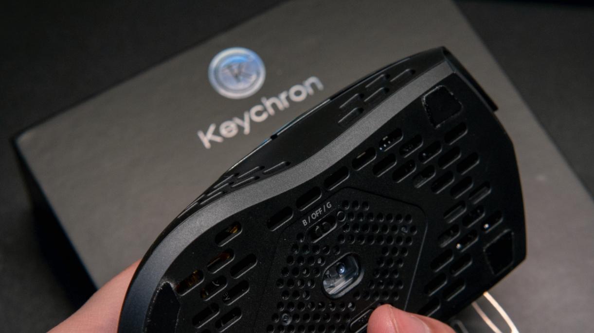 外壳全是洞,卷王价位难得一见的大手洞洞鼠——KeychronM1