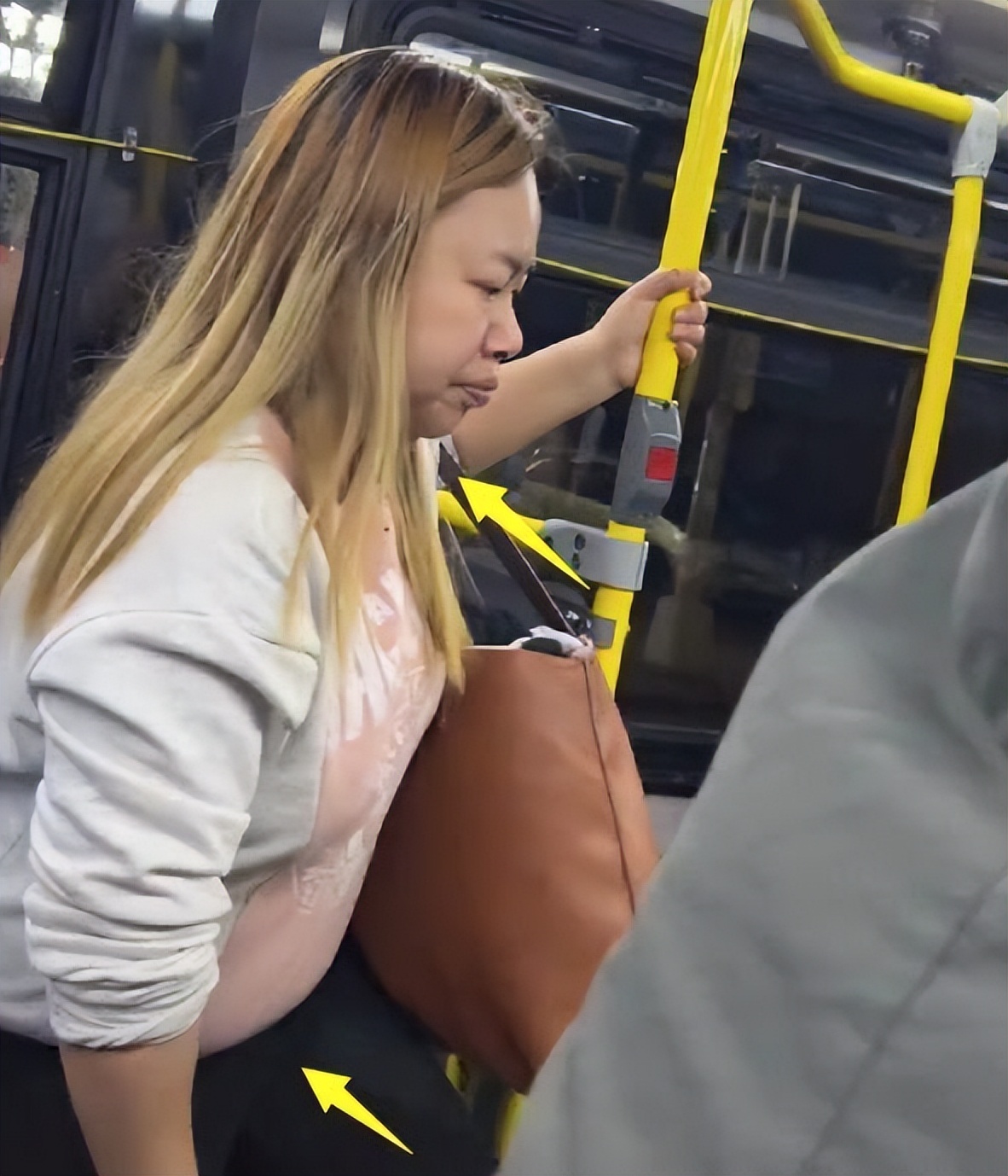 38岁凤姐在美国被偶遇听故事,凤姐在国外被偶遇胖出双下巴