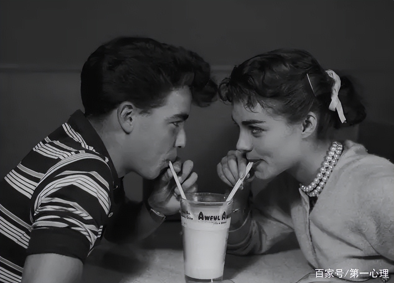 新加坡男子长达8年的“*妻换**”大戏:扭曲行为背后究竟是什么心态?