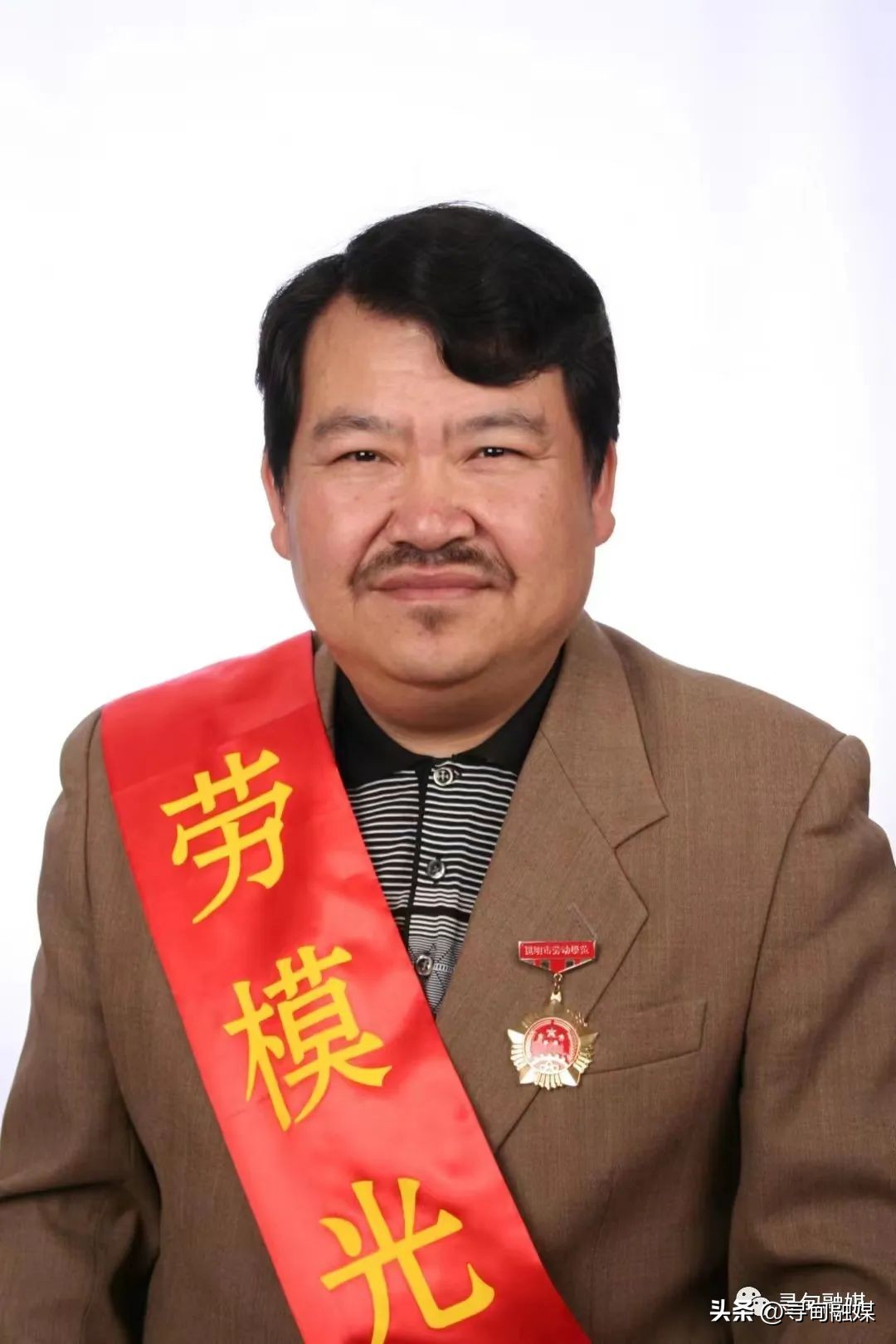 献礼二十大∣了不起的寻甸人∣执小小银针创医疗奇迹——唐疆