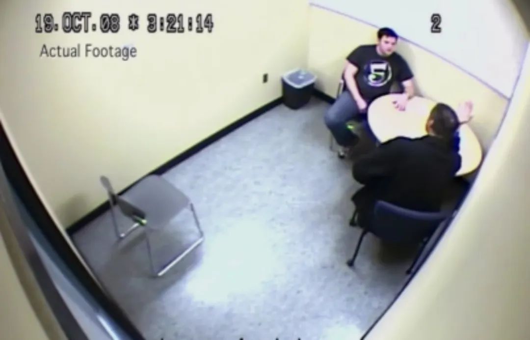 加拿大青年网恋美艳女郎神秘失踪,竟落入恐怖片导演的圈套