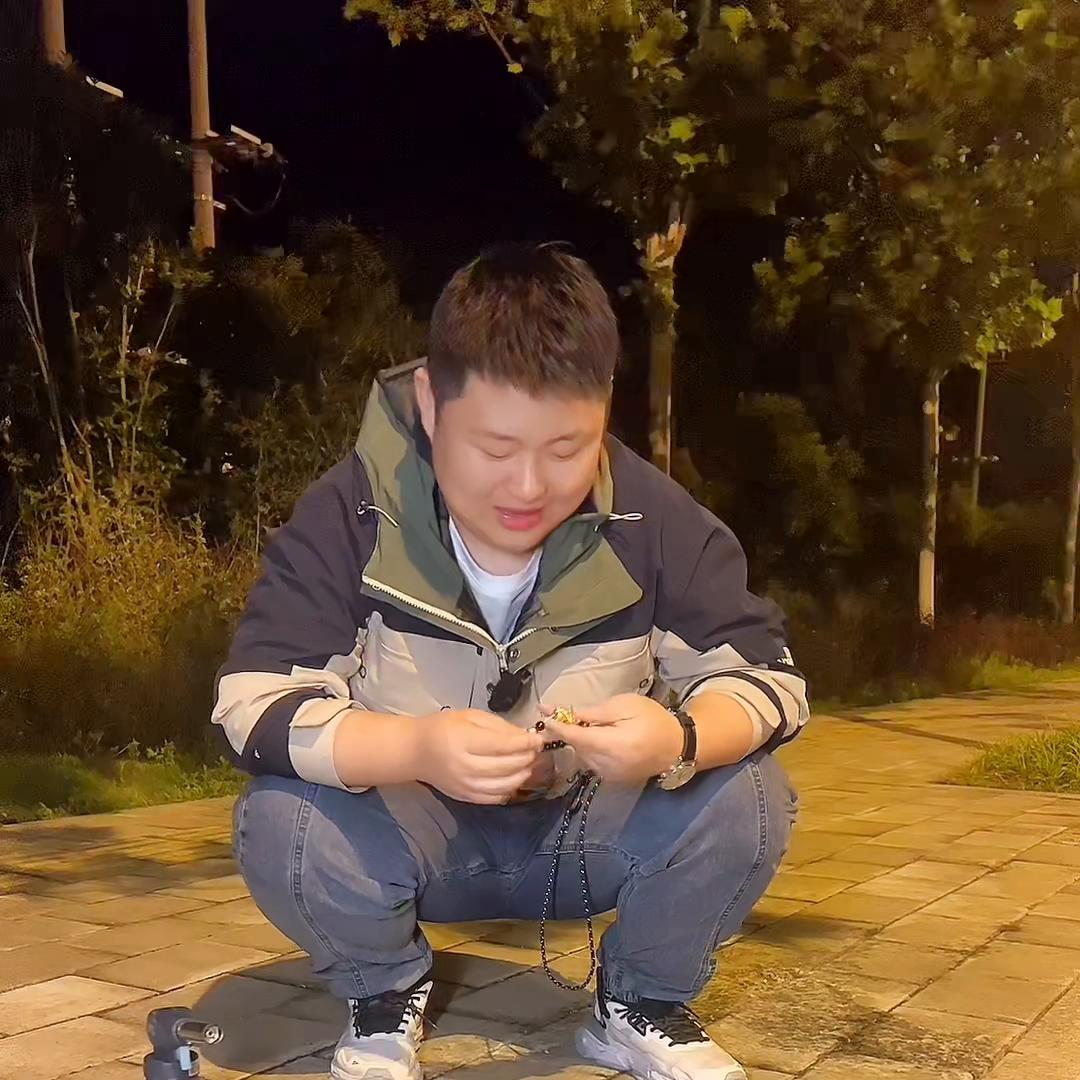 女朋友生气了要哄一辈子吗,女朋友生气你会哄她吗