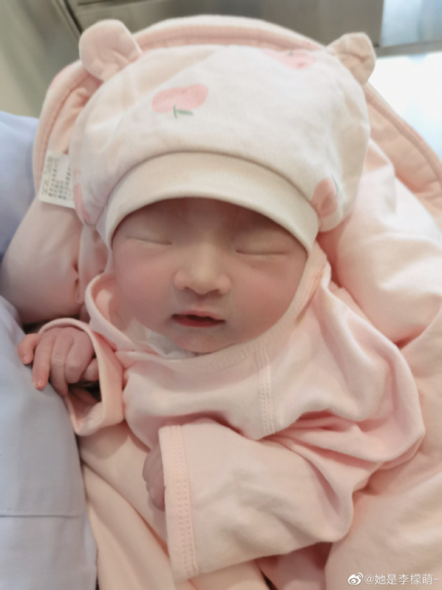 刚出生小孩妈妈崩溃,小孩出生妈妈崩溃