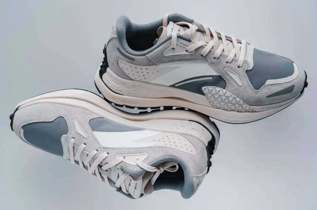 安踏多款老爹鞋曝光！满眼都是巴黎世家、新百伦的影子？